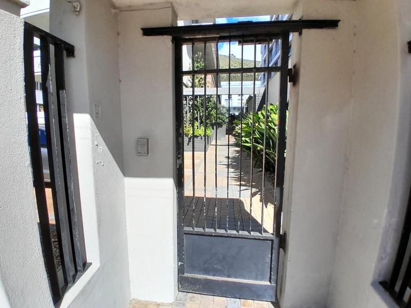 To Let 1 Bedroom Property for Rent in Green Point Western Cape